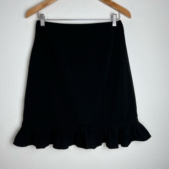 🖤 Larry Levine Black Stretch Ruffle Mini Skirt - Size 6 - Picture 2 of 7